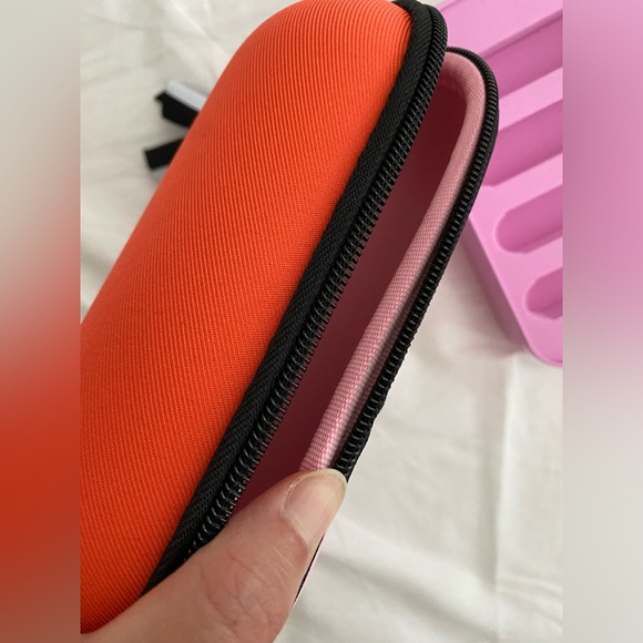 Clinique set of zipped oval Capsule protector Case & metal Storage box New - Picture 5 of 7